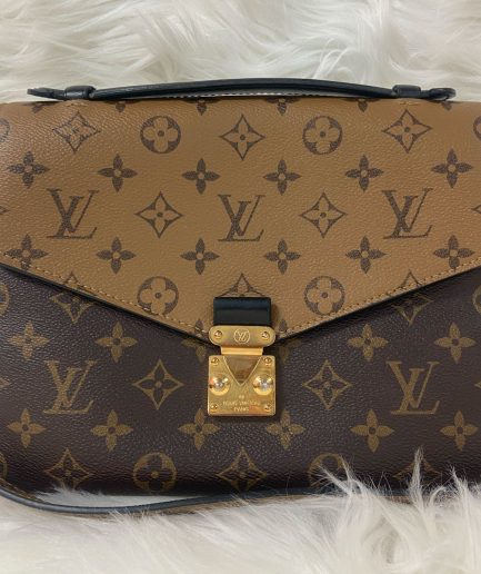 Louis Vuitton Pochette Métis Reverse Monogram – Like New Condition