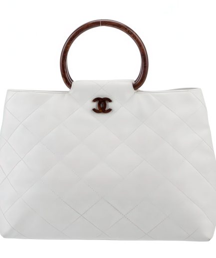 Chanel White Quilted Leather Handbag – Elegant with Tortoiseshell Handles