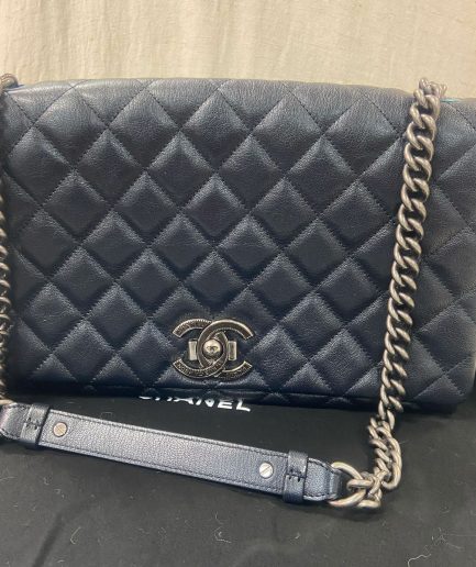 Chanel Black Quilted Leather Shoulder Bag – Timeless Classic with Chain Strap